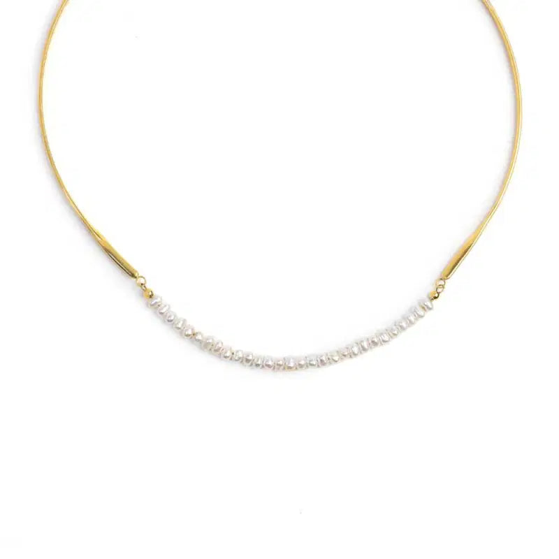 Collana centrale con perle e elementi semi rigidi tubolari twisted