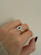 Anello in Oro 18kt con Zircone Centrale e Contorno Pavé – Disponibile in Vari Colori