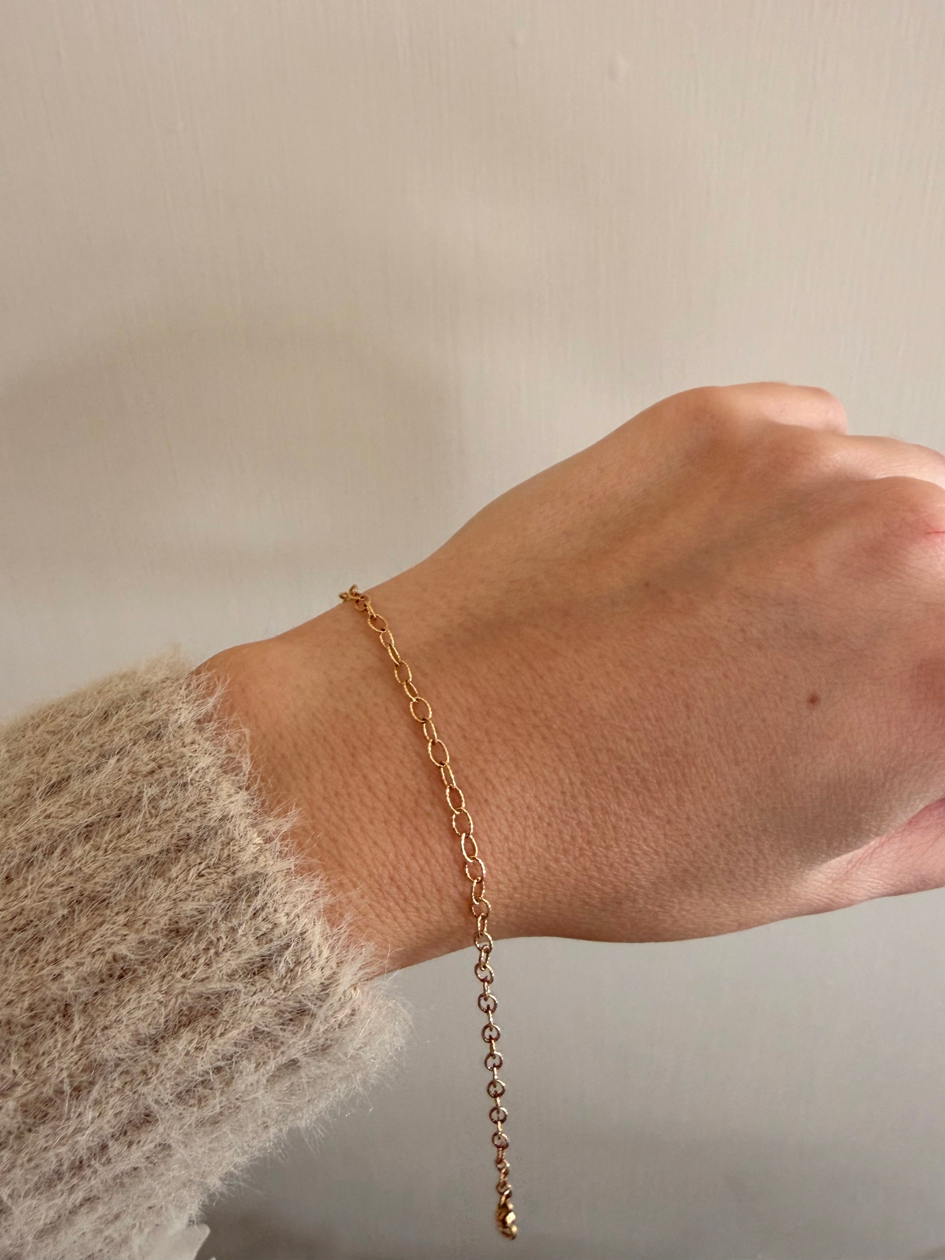 Bracciali in Oro 18kt con Ciondoli Cuore e Dettagli Minimal