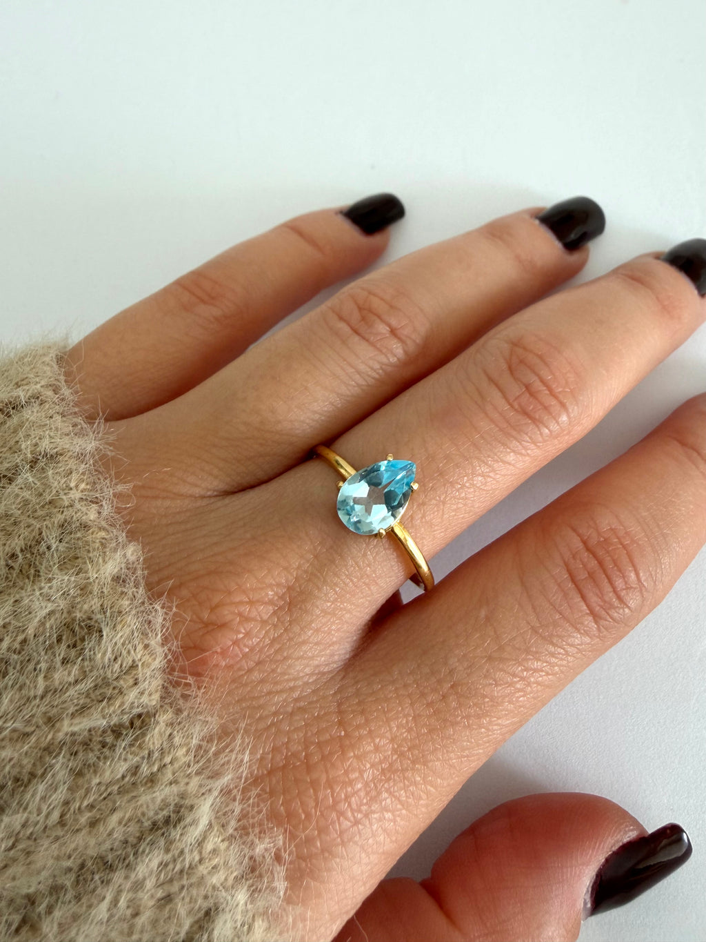Anello in Oro 18kt con Topazio Azzurro a Goccia