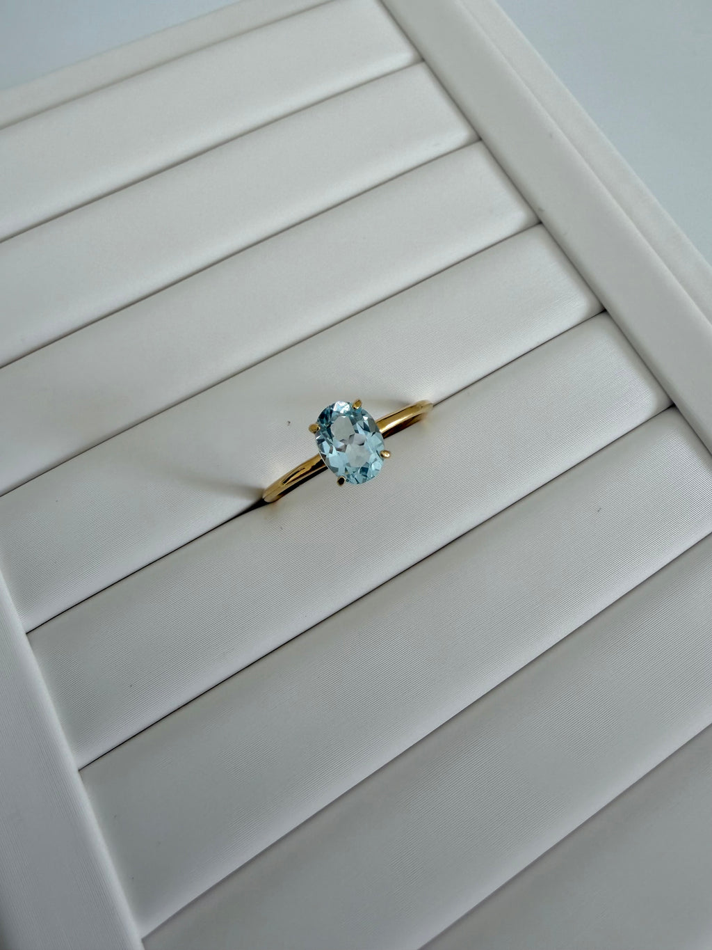 Anello in Oro 18kt con Topazio Azzurro Ovale