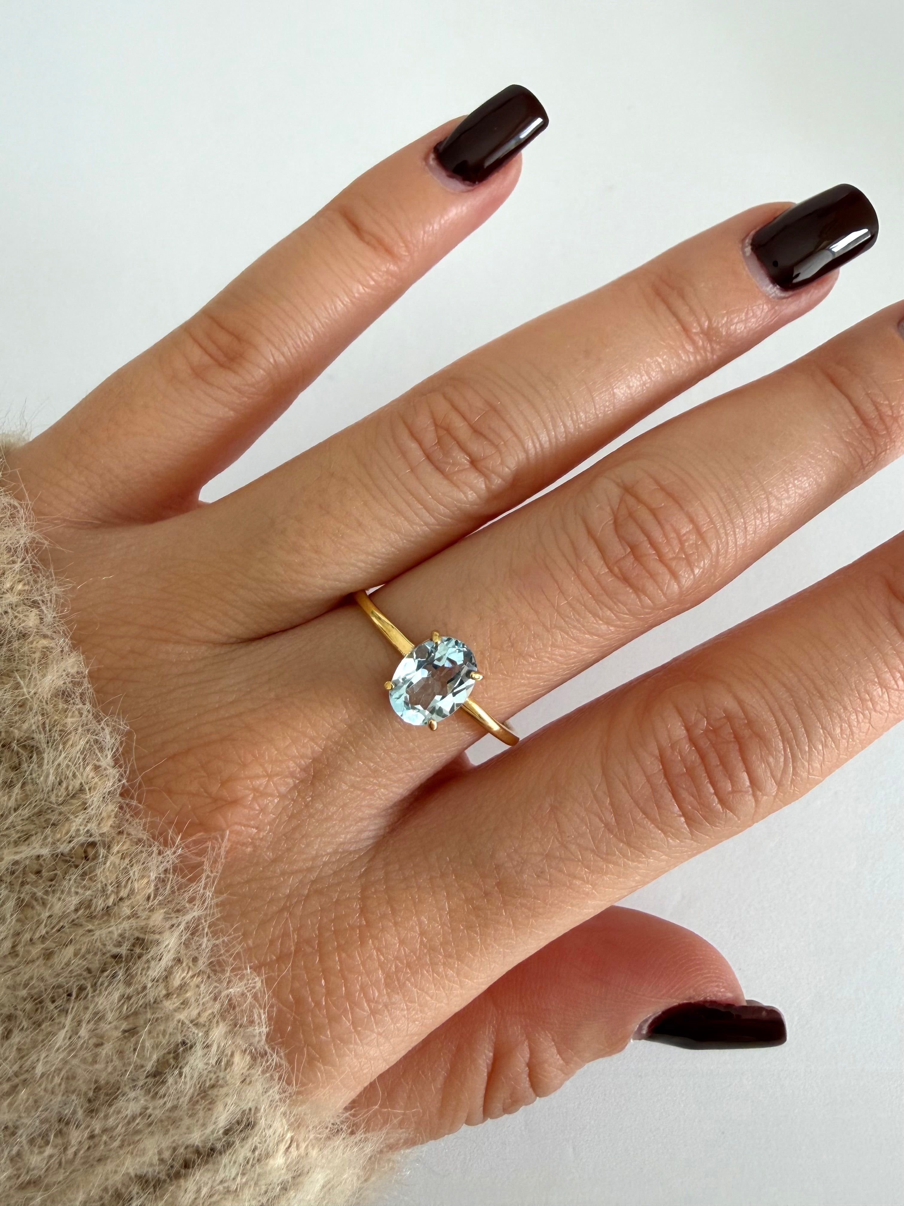 Anello in Oro 18kt con Topazio Azzurro Ovale