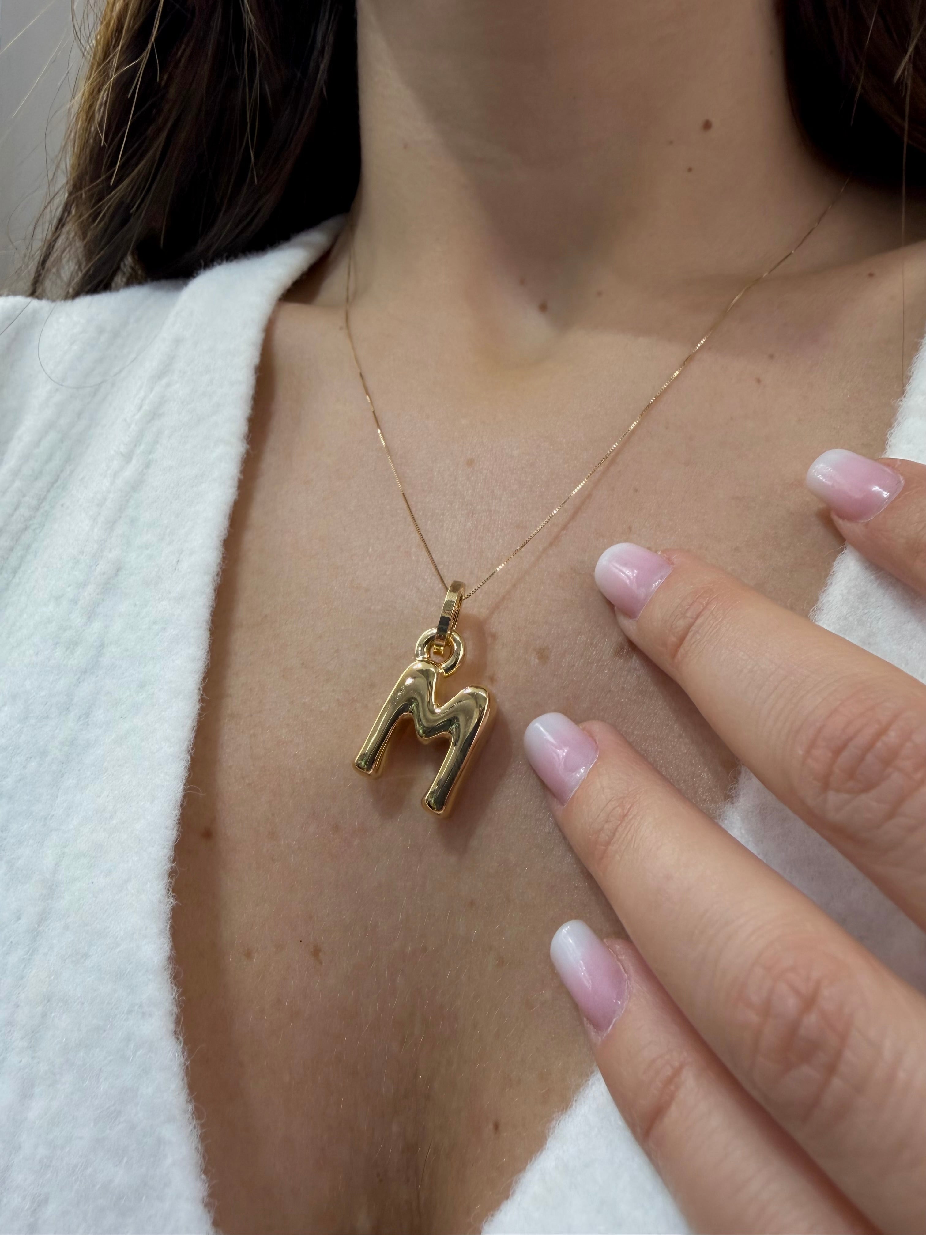 Collana in oro 18kt con ciondolo con iniziale