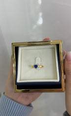 Anello in Oro 18kt con Cuore di Zircone Blu e Contorno di Zirconi
