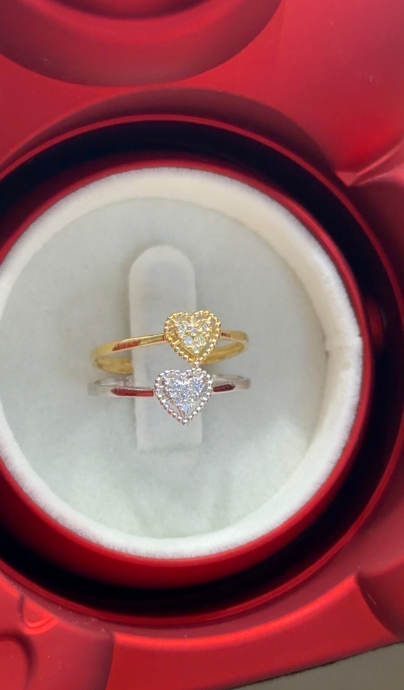 Anello in oro 18kt con diamanti naturali