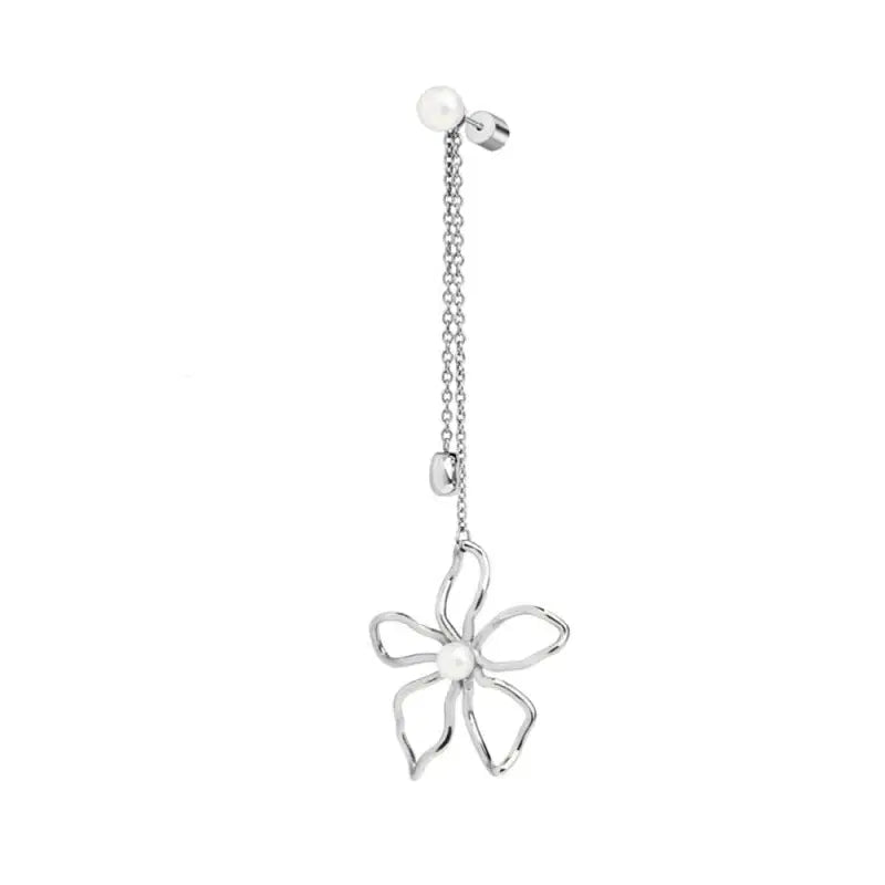 Orecchino pendente fiore con perla centrale