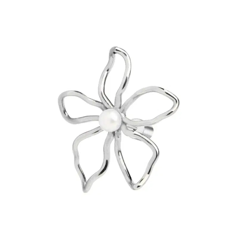 Orecchino a lobo fiore con perla centrale
