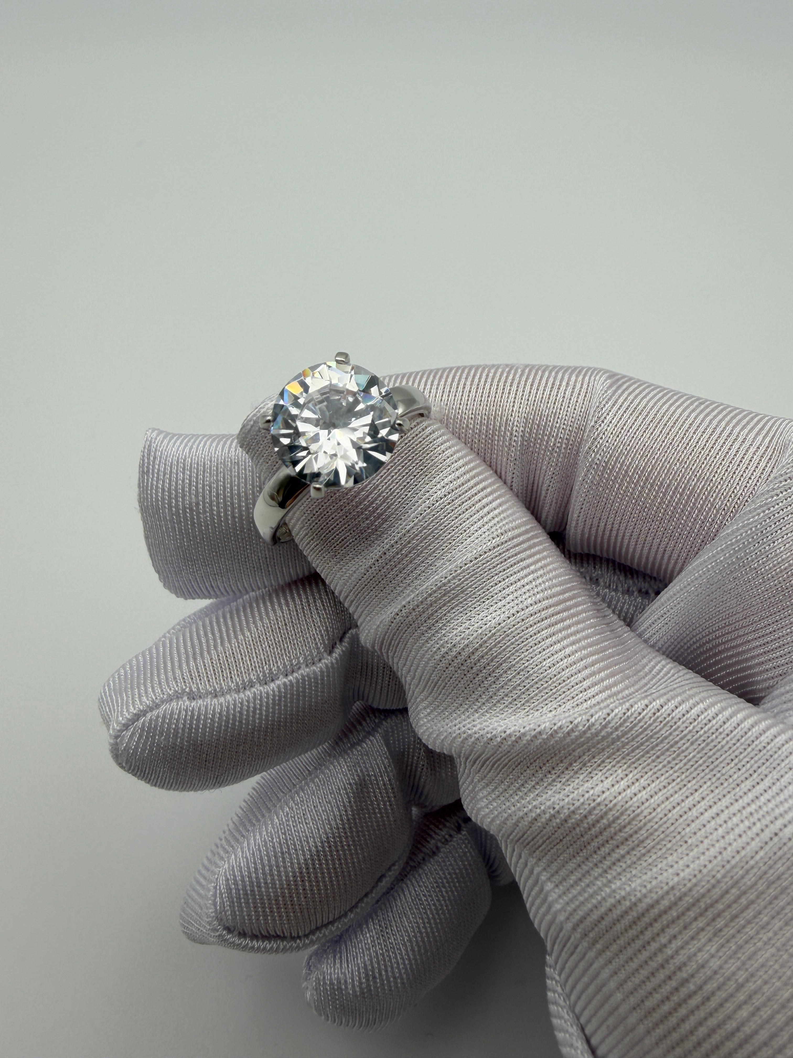 Anello in Argento925 con Zircone Ovale