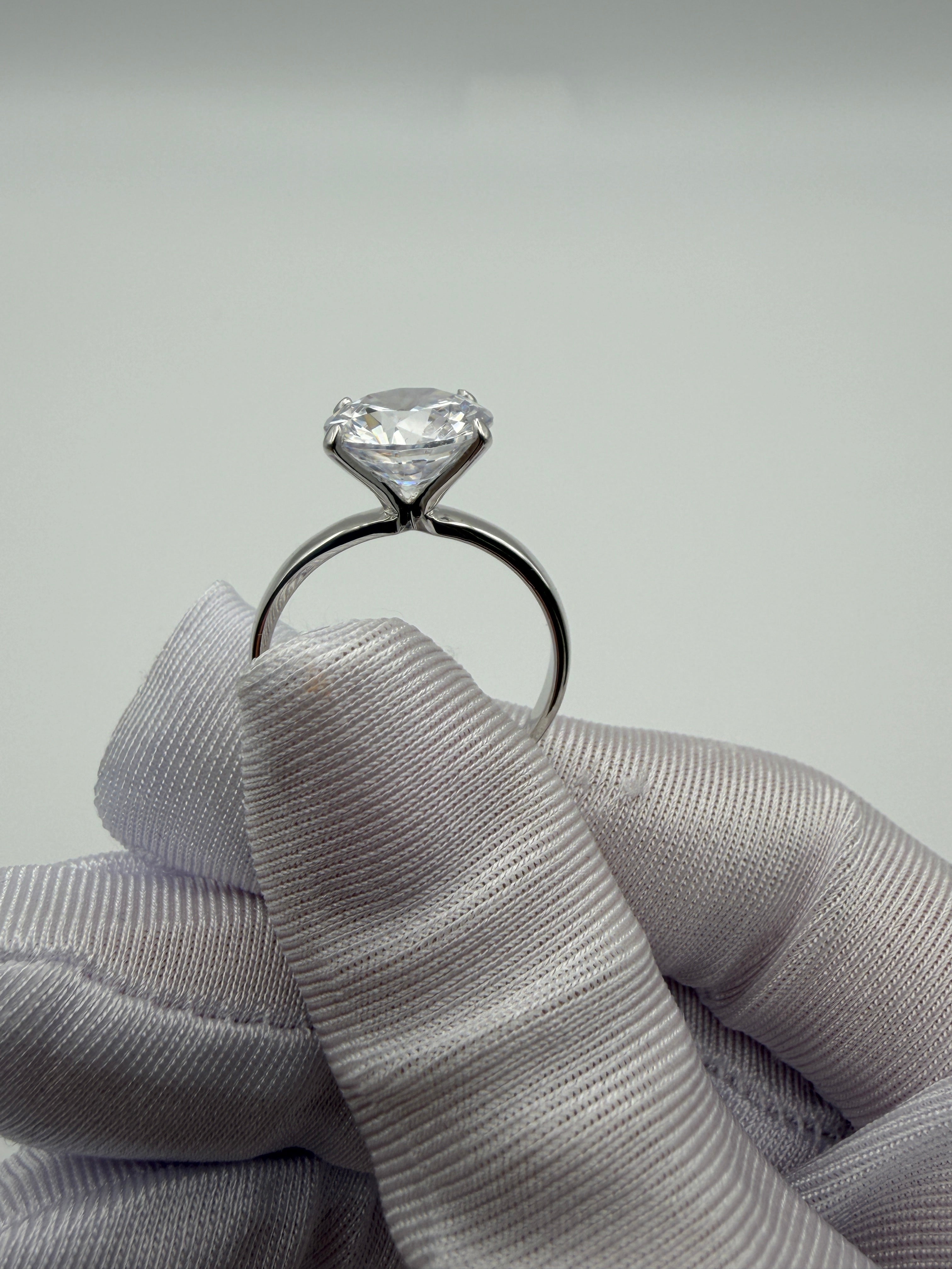 Anello in Argento925 con Zircone Ovale