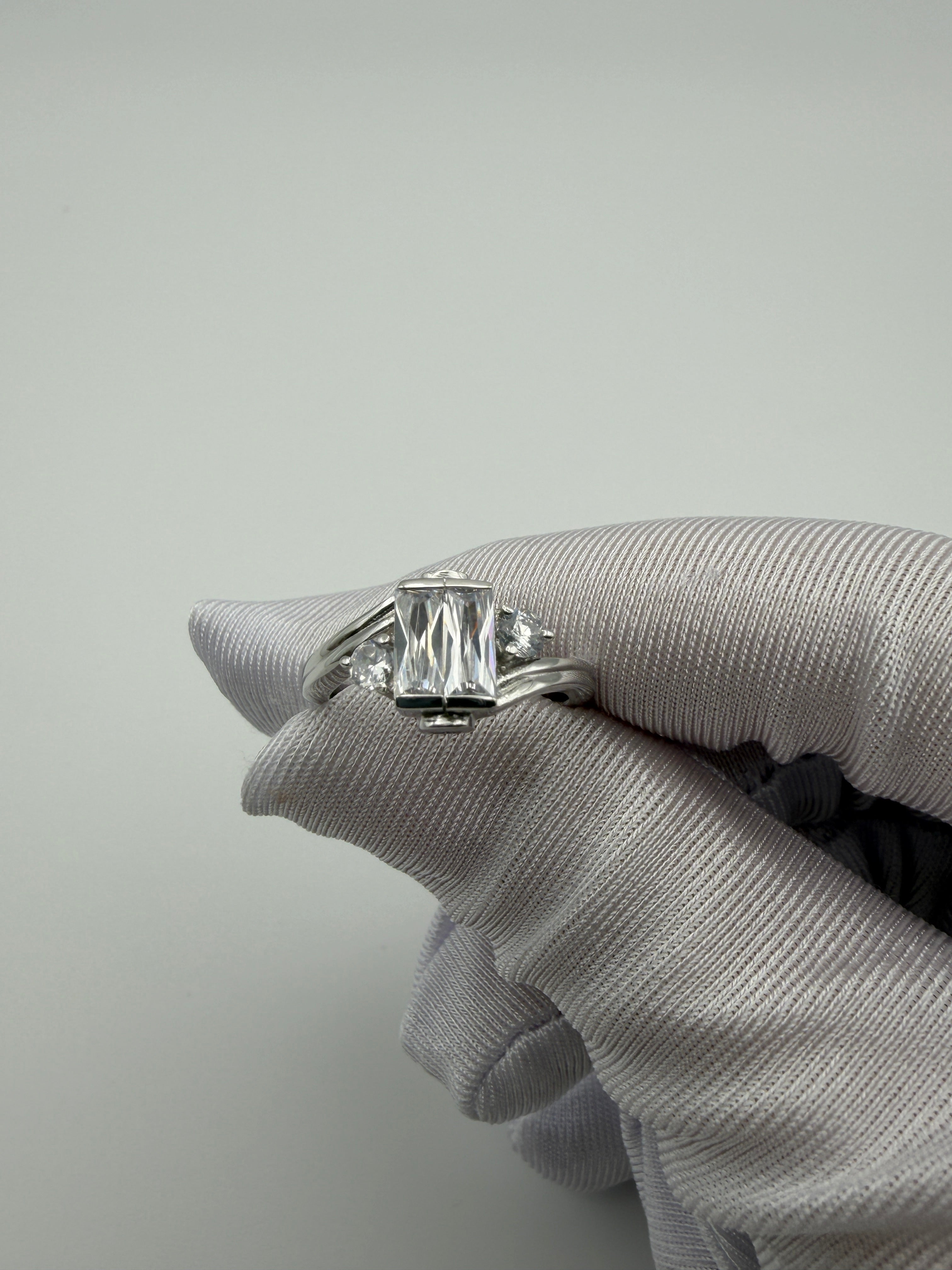 Anello in Argento925 con Zircone Rettangolare