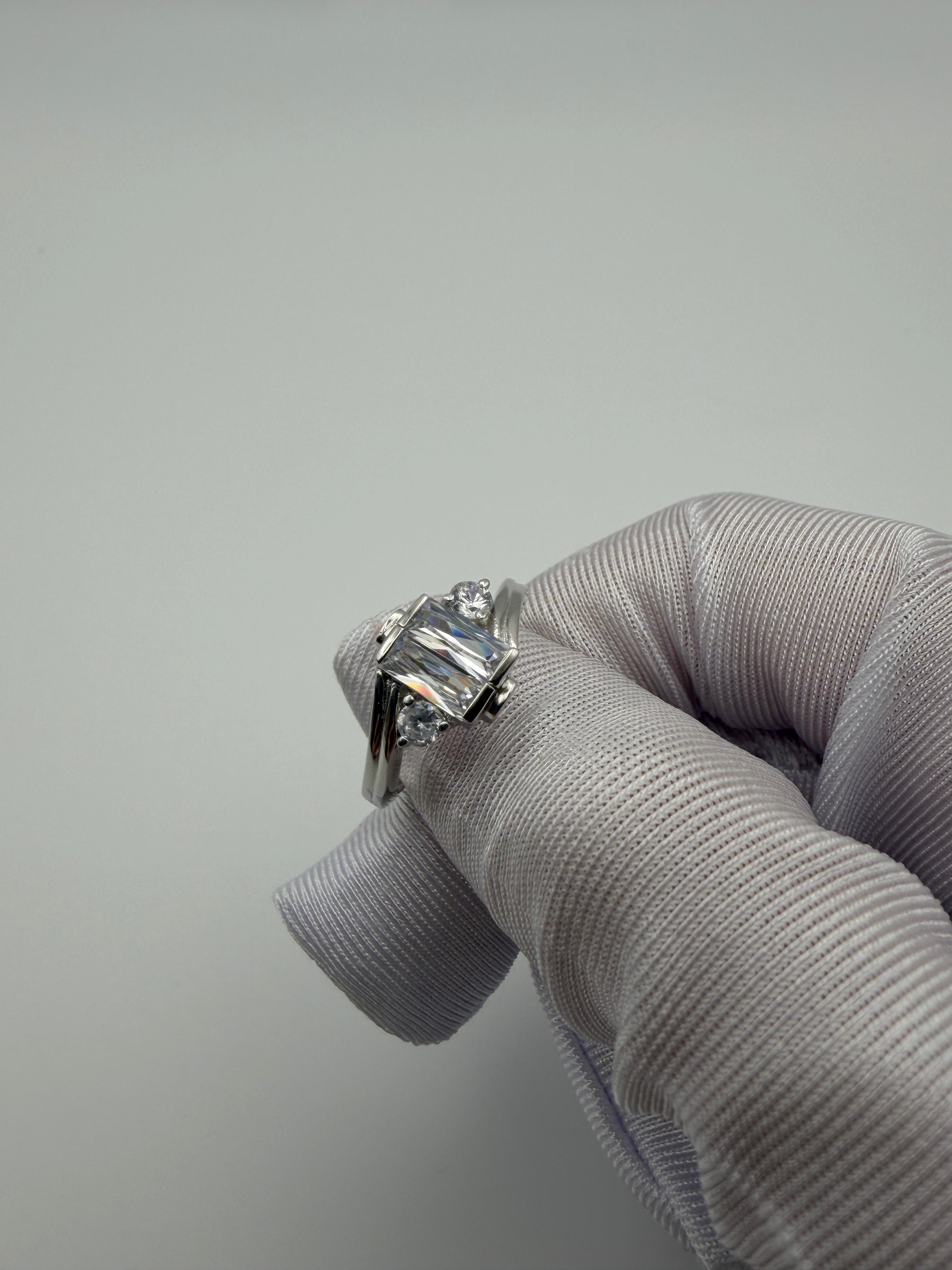 Anello in Argento925 con Zircone Rettangolare