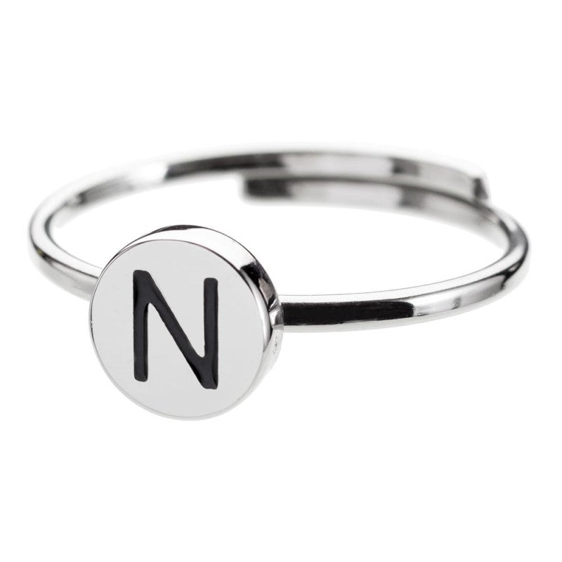 Anello con lettera smaltata