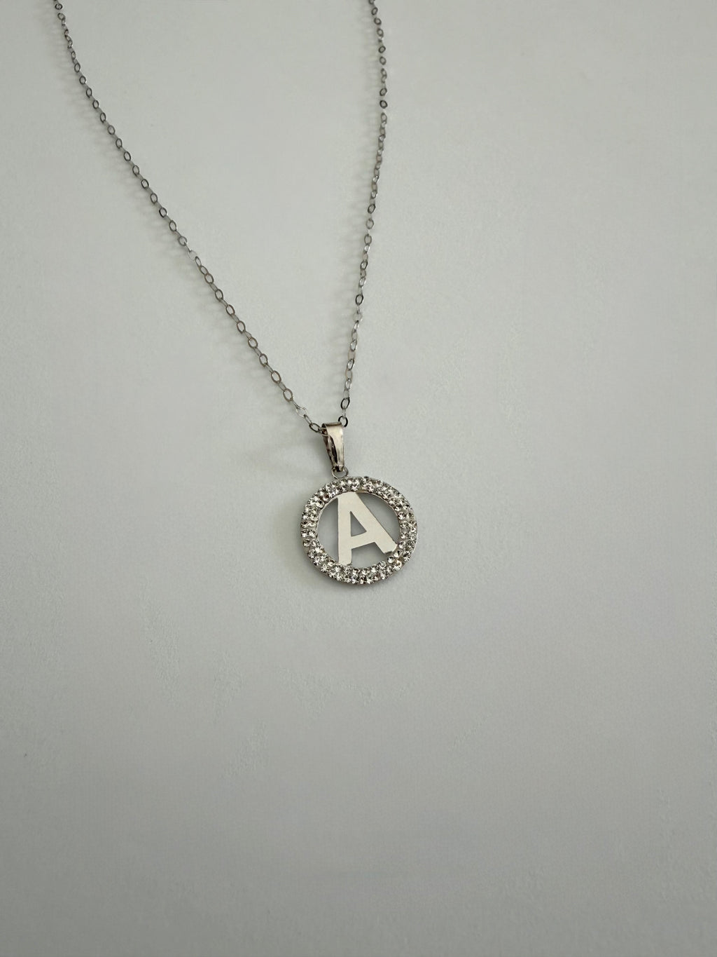 Collana in Oro 18kt con Ciondolo Iniziale e Strass