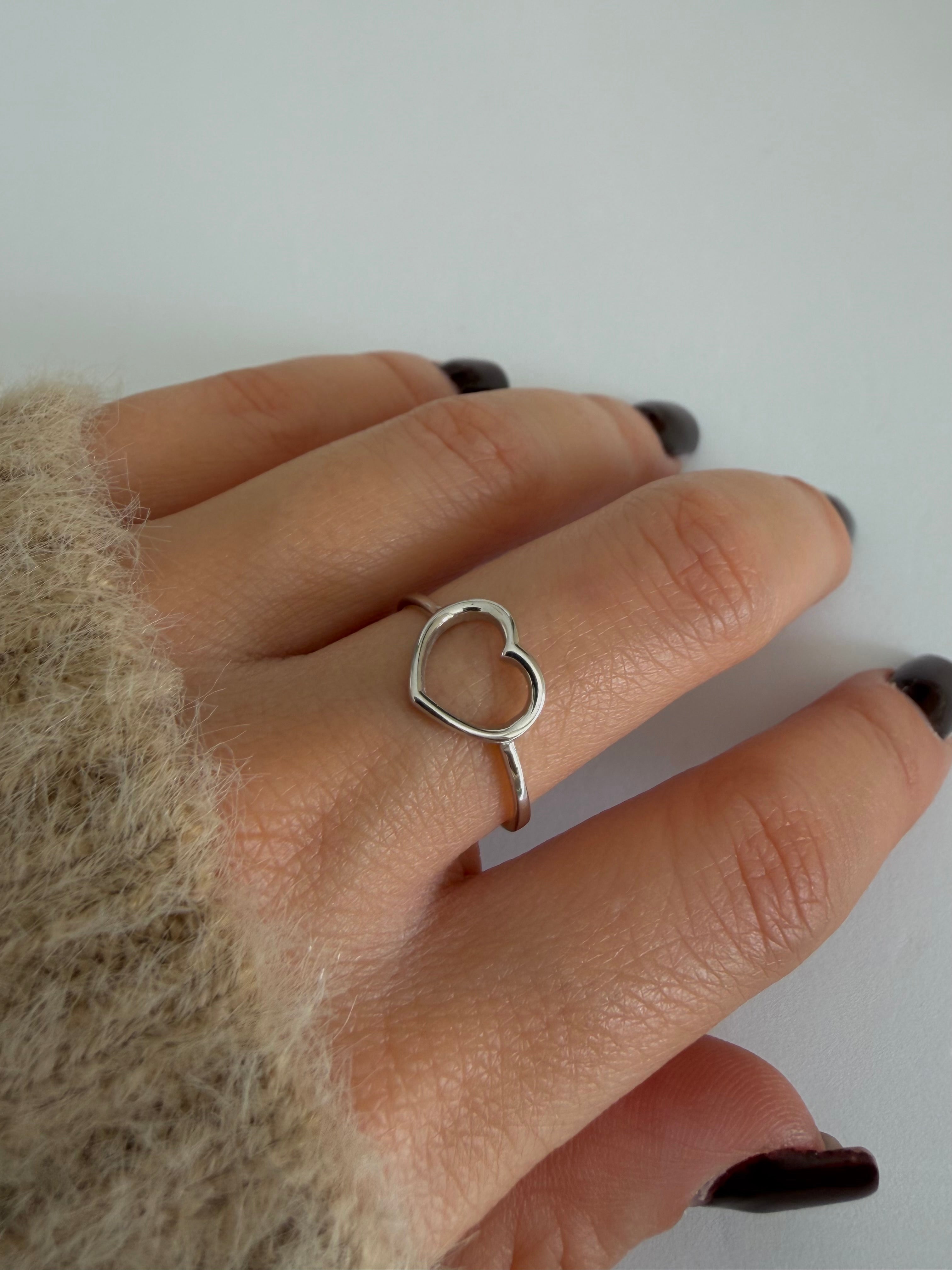 Anello Rigido in Oro 18kt con Cuore Aperto