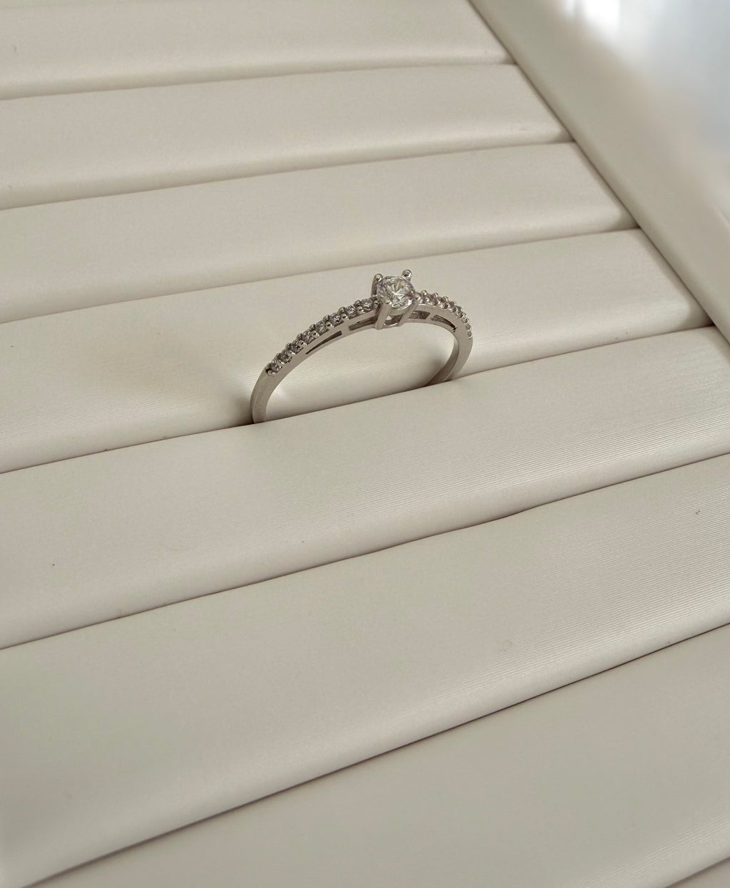 Anello Solitario Classico in Oro 18kt