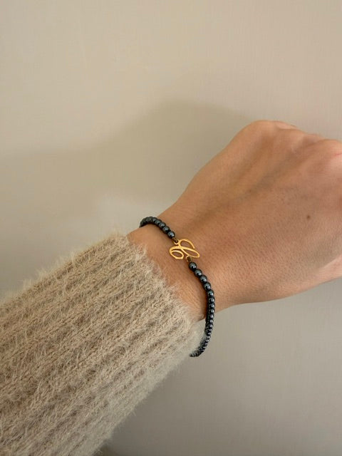 Ultime Lettere Disponibili - Bracciali in Oro 18kt con Pietre Naturali e Iniziali – Ultime Lettere Disponibili