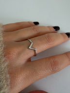 Anello  in Oro 18kt – Design a “V” Minimal