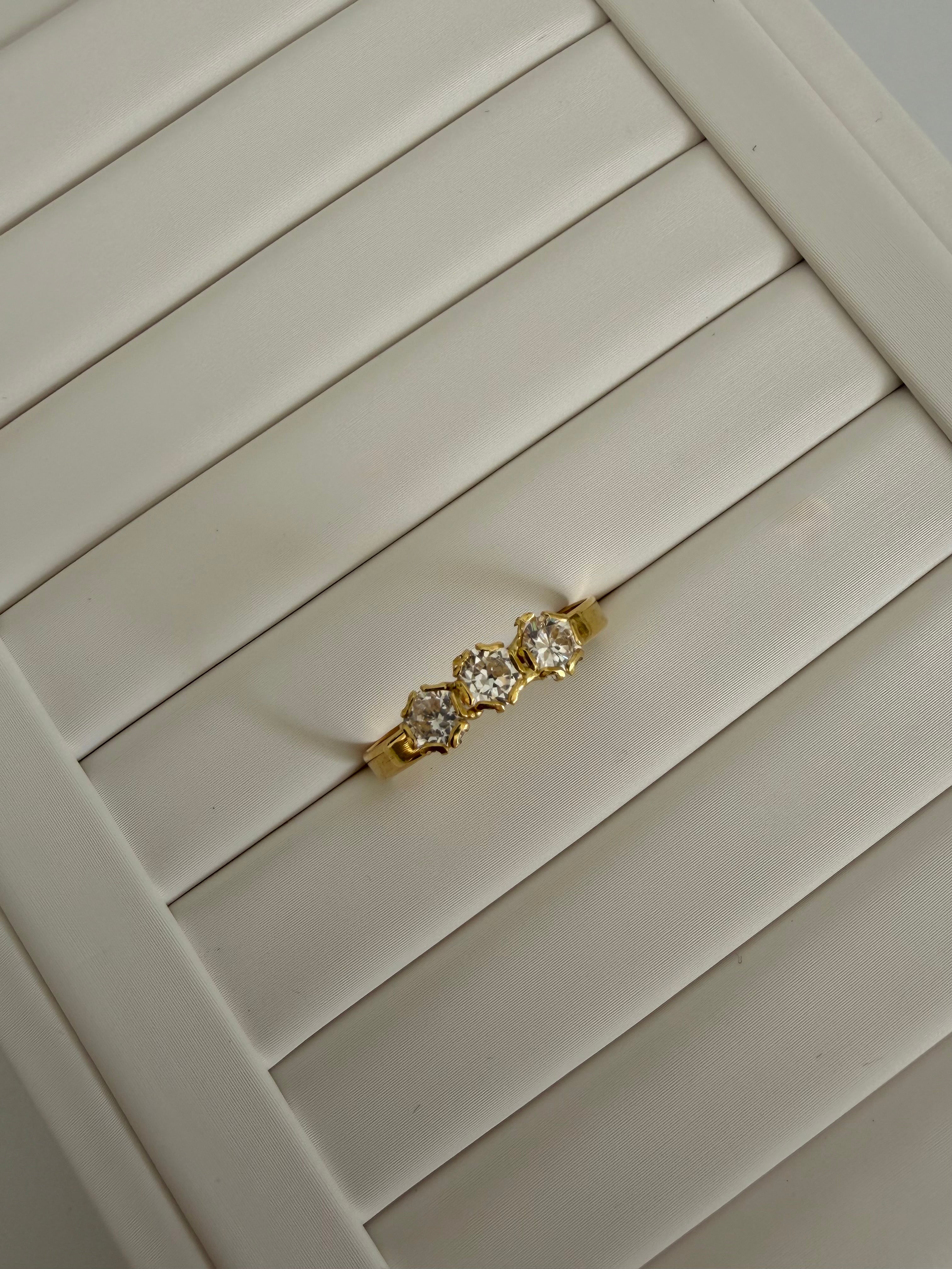 Anello Trilogy Elegance in Oro 18kt