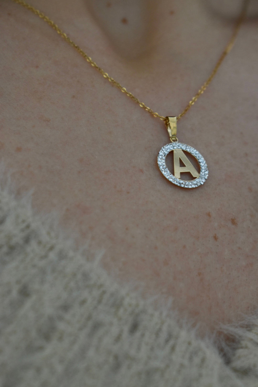 Collana in Oro 18kt con Ciondolo Iniziale e Strass